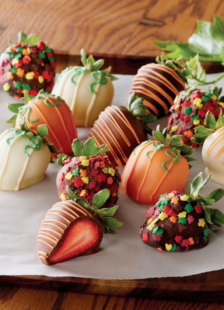 🍓 Sweeten Your Thanksgiving: Chocolate-Covered Strawberries Made Easy with Bulk Chocolate 🍫